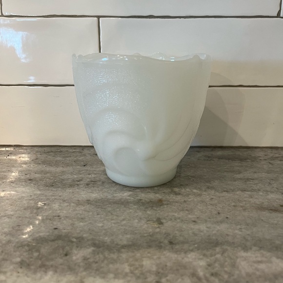 Vintage EO Brody  White Milk Glass Vase - Picture 1 of 3
